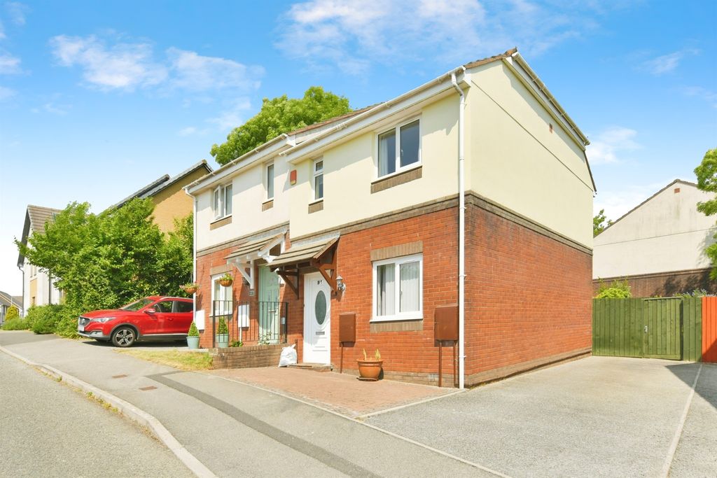 Property photo 1 of 17 Driveway