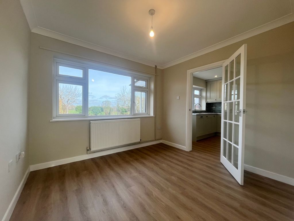 Property photo 3 of 11 Dining Area