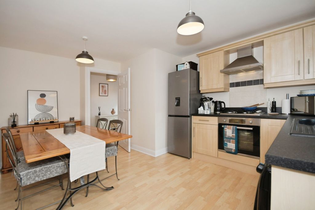 Property photo 2 of 17 Photo