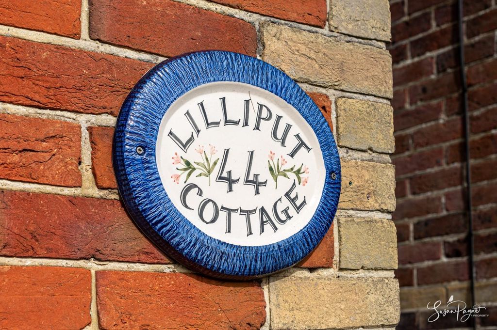 Property photo 3 of 21 Lilliput Cottage