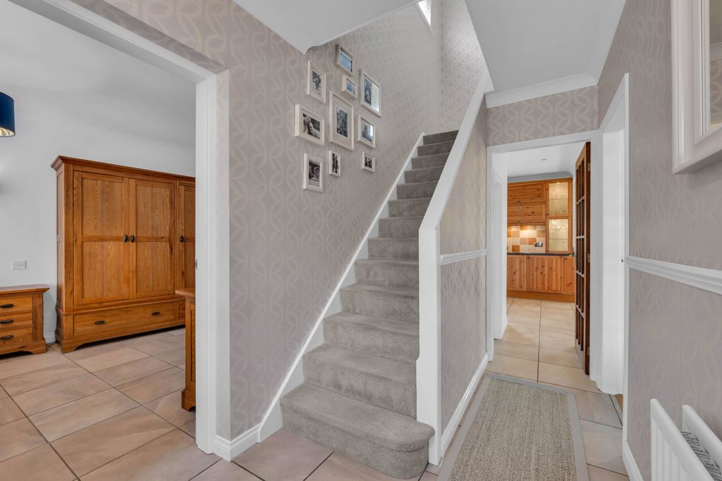 Property photo 3 of 32