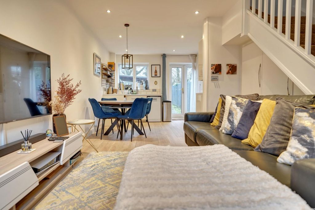 Property photo 2 of 11