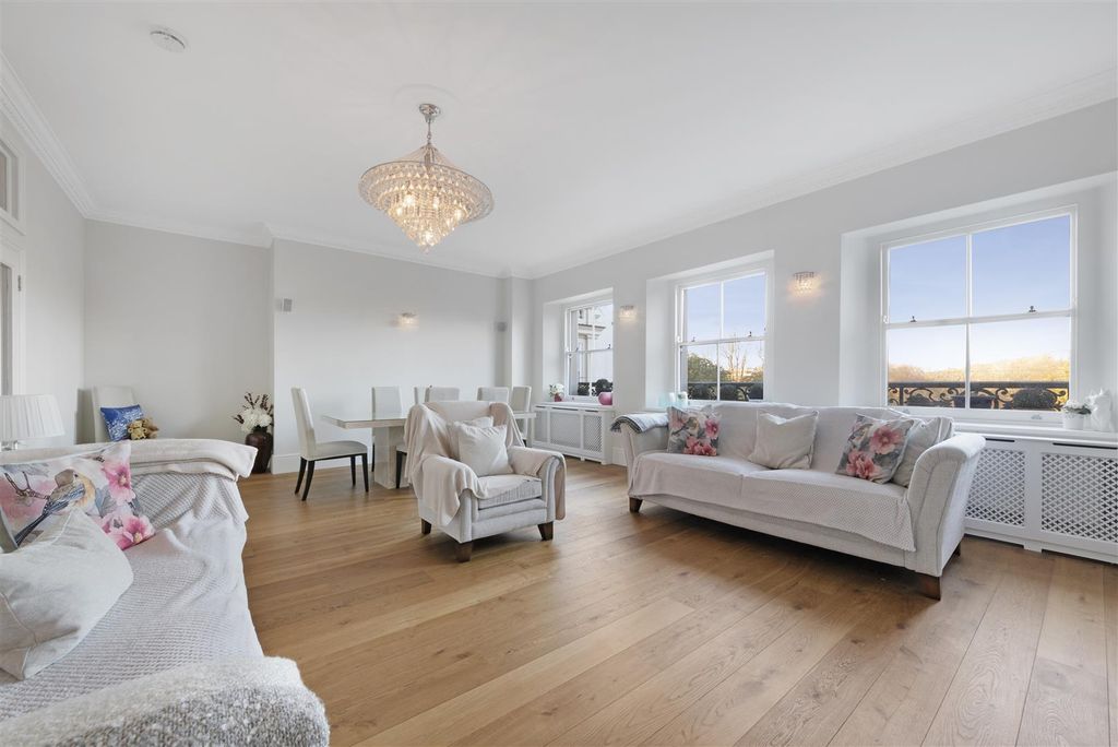 Property photo 2 of 22 Hyde Park Gate, 58, Flat 21-40.Jpg