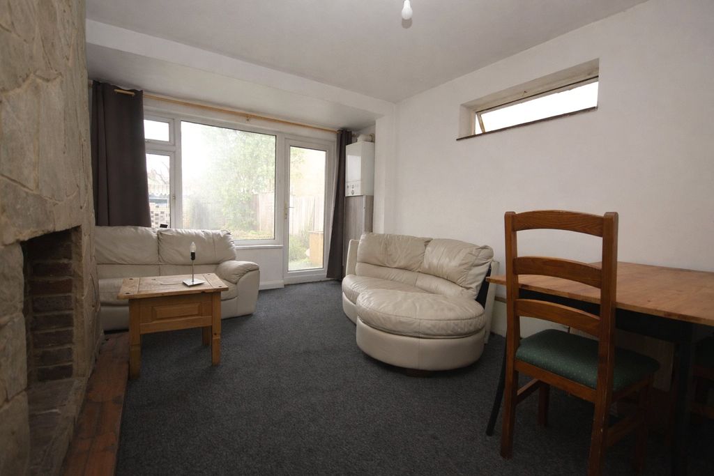 Property photo 3 of 6 Living Room