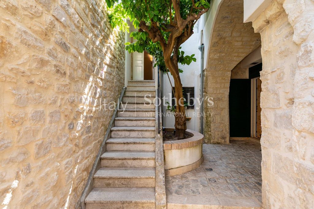 Property photo 3 of 35