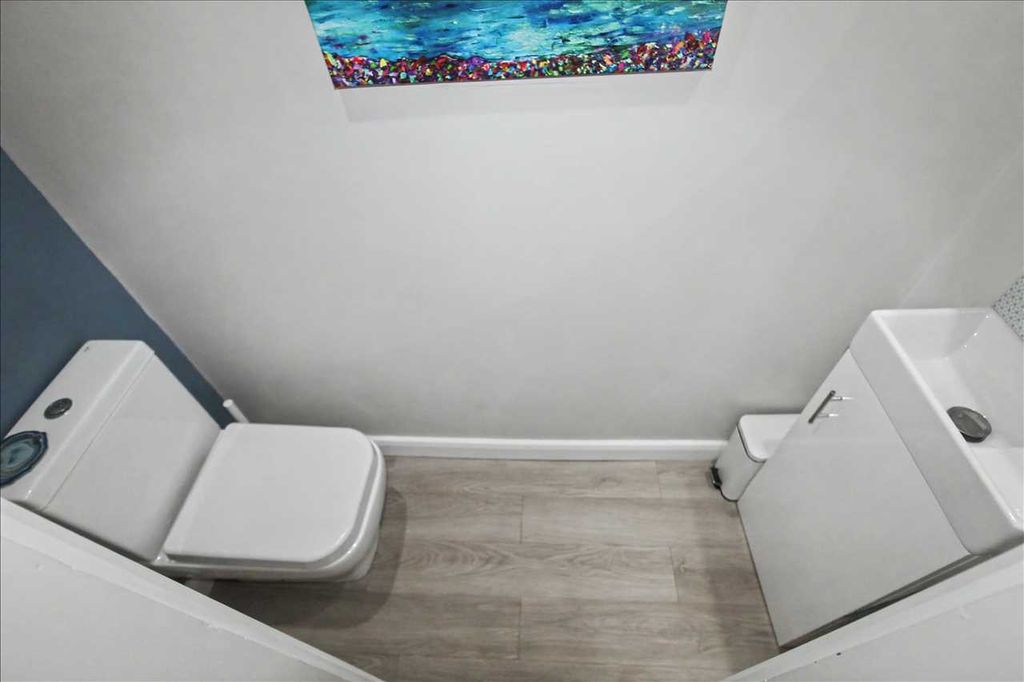 Property photo 3 of 32 WC