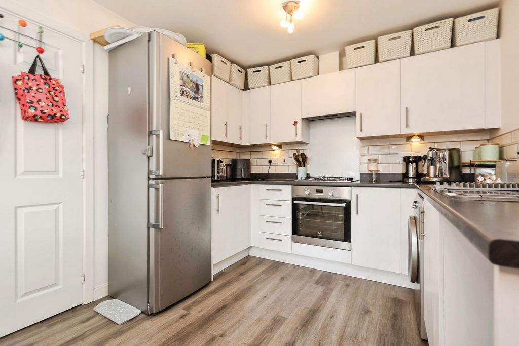 Property photo 2 of 20 Kitchen