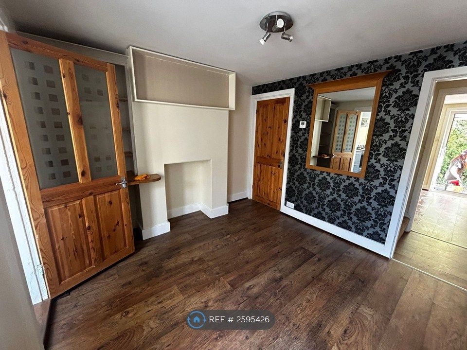Property photo 3 of 17 Dining Room