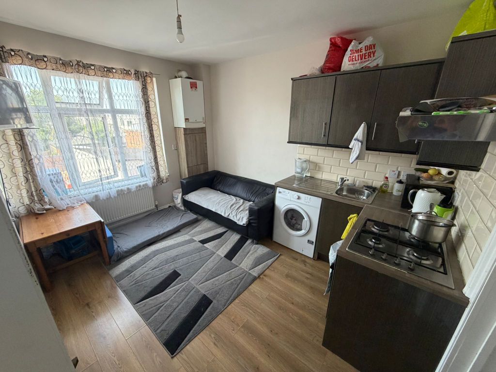 Property photo 1 of 11 Openplan Living/Kitchen