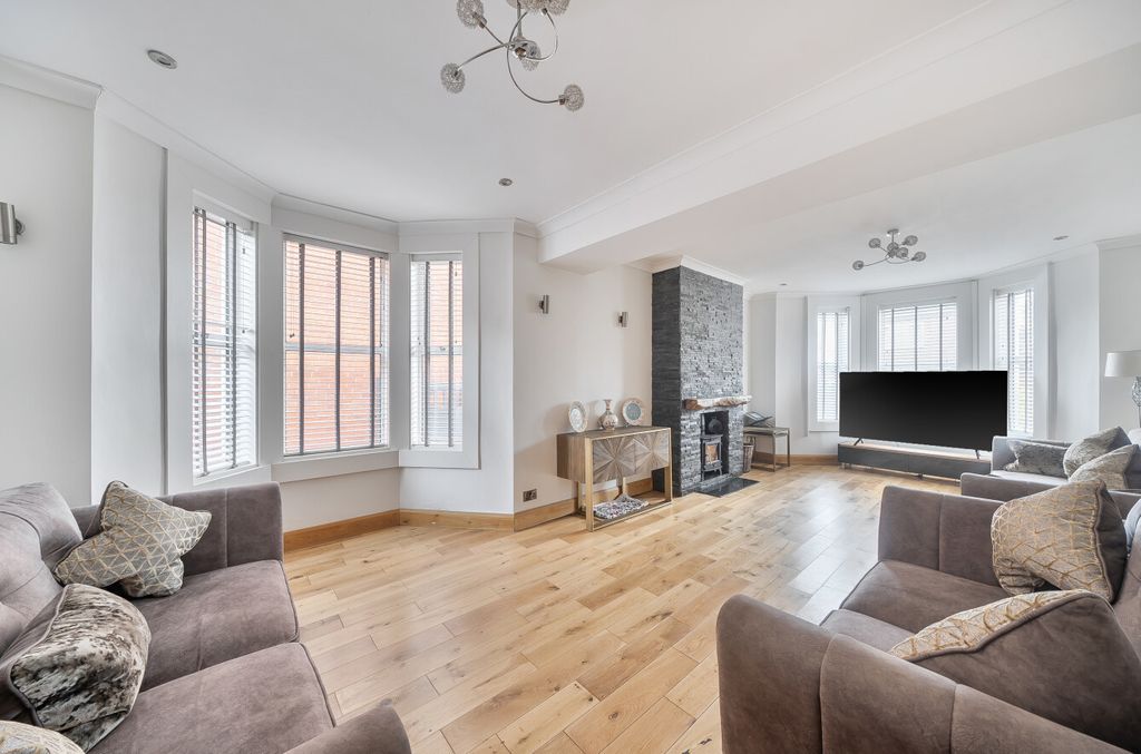 Property photo 2 of 18 1424674-27-69Af01...