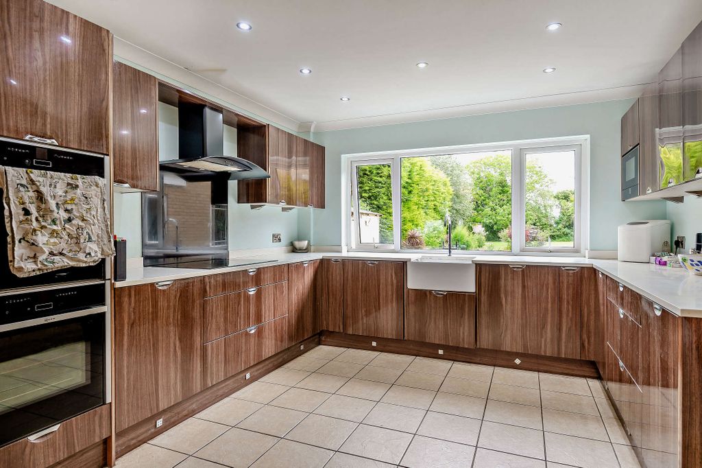 Property photo 2 of 38