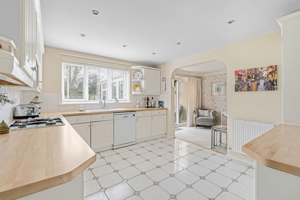 Property photo 3 of 35 Kitchen