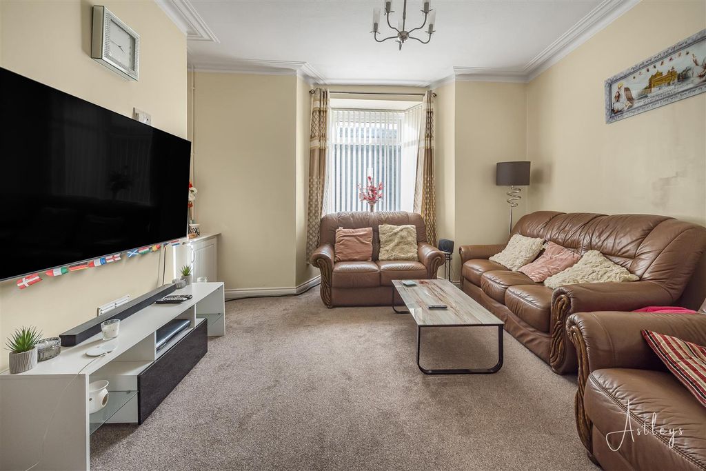 Property photo 3 of 13 Living Room