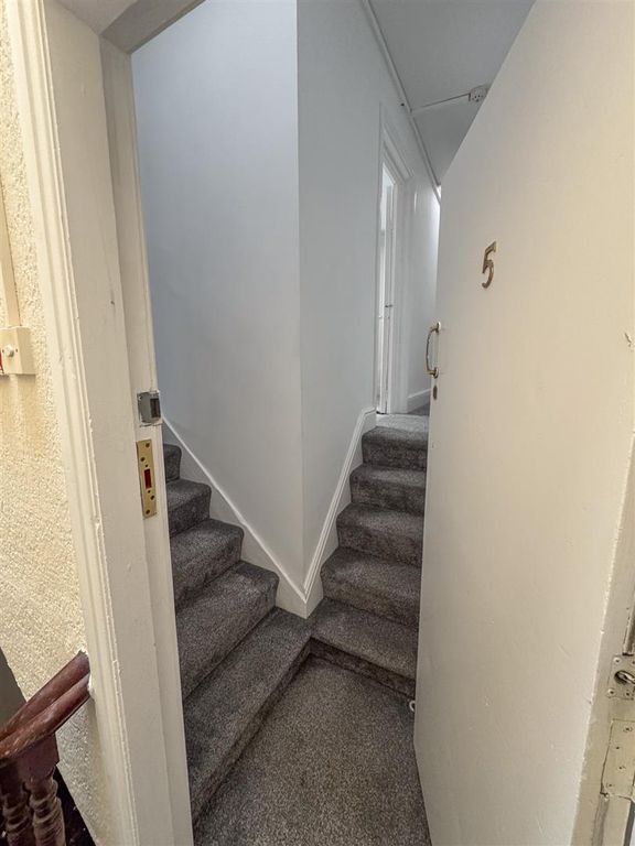 Property photo 2 of 10 Flat 5, 20 Michael St-02.Jpg