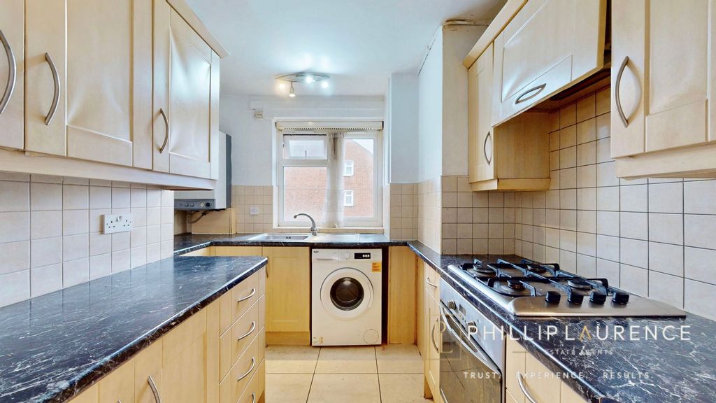 Property photo 3 of 25