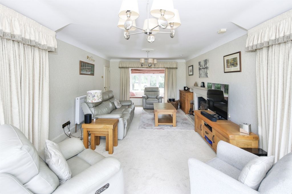 Property photo 2 of 26