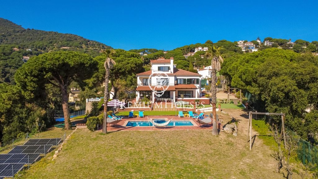 Property photo 2 of 53