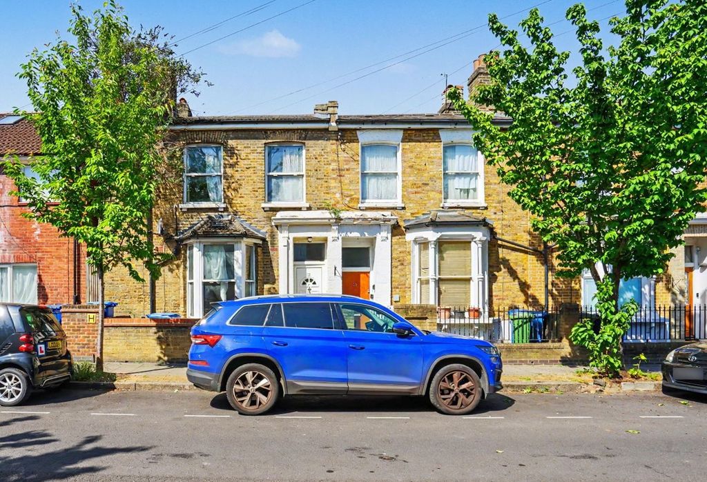 Property photo 1 of 21 38 Relf Road, Peckham, London Se15 4Jt
