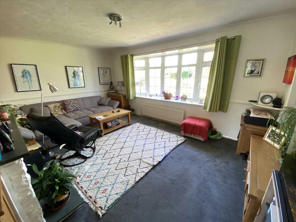 Property photo 2 of 14 Lounge: