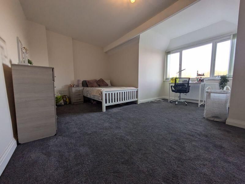 Property photo 1 of 15 Bright, Well-Presented Master Bedroom With A Large...