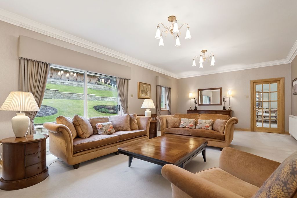 Property photo 3 of 43