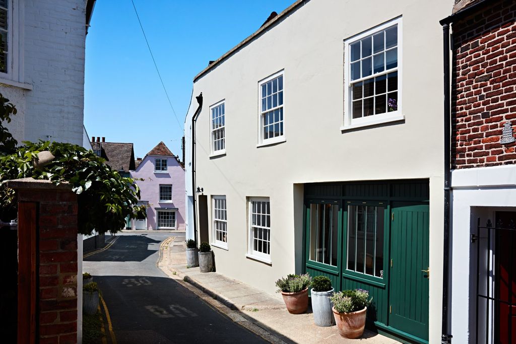 Property photo 2 of 7 1A Brewer Street