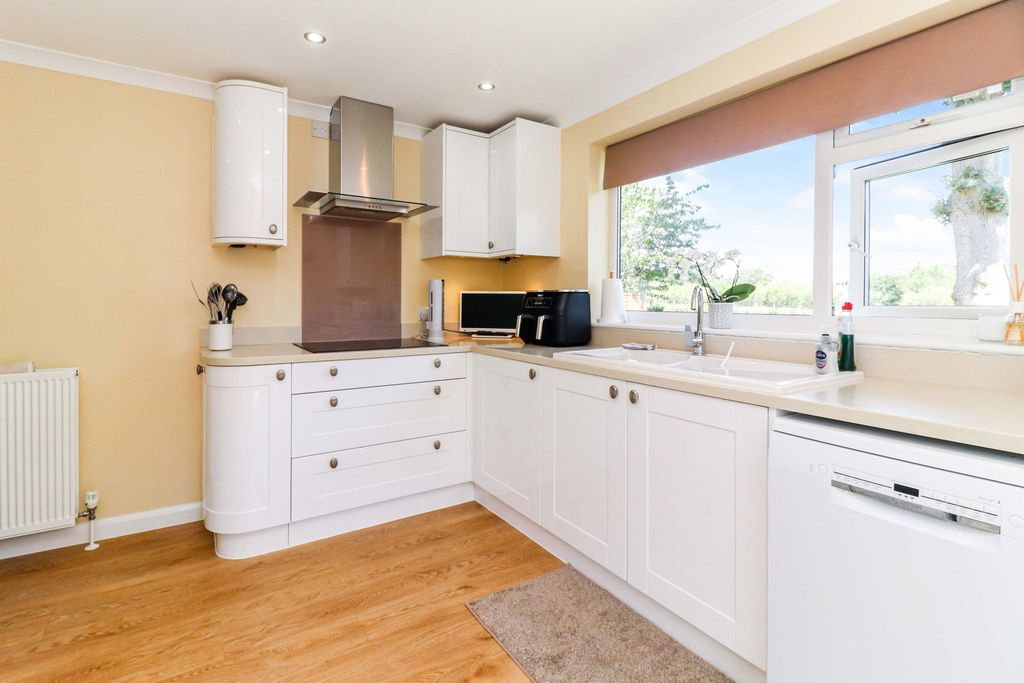 Property photo 3 of 33