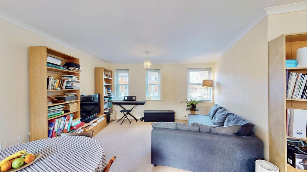 Property photo 2 of 15 19-Norfolk-Court-10272025_155035.Jpeg