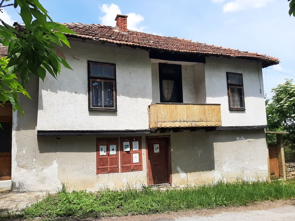 Property photo 1 of 8