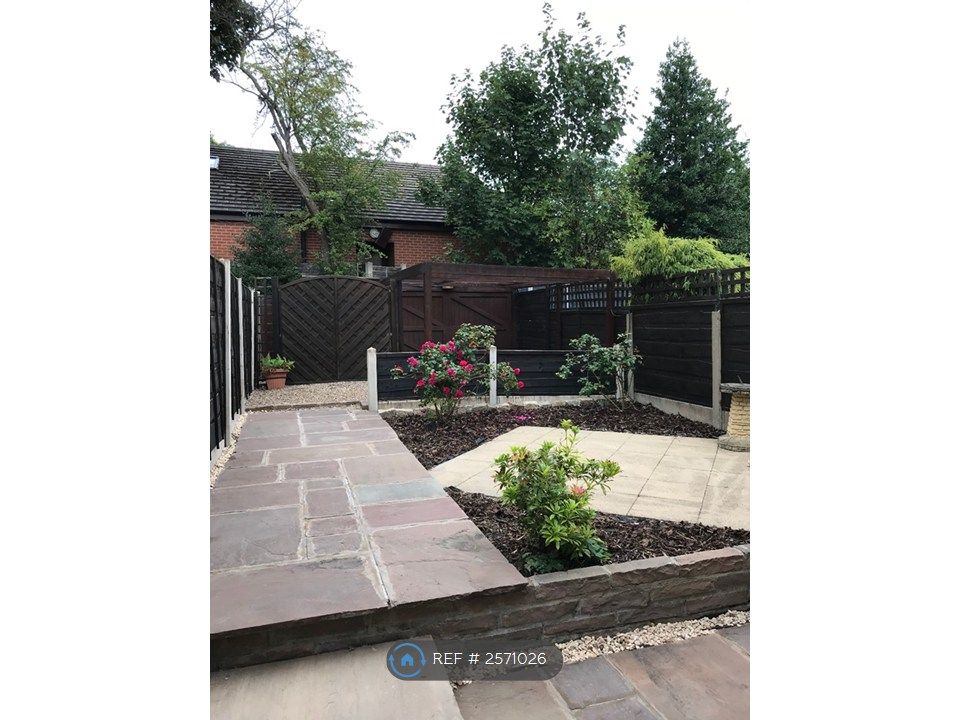 Property photo 2 of 8 Garden