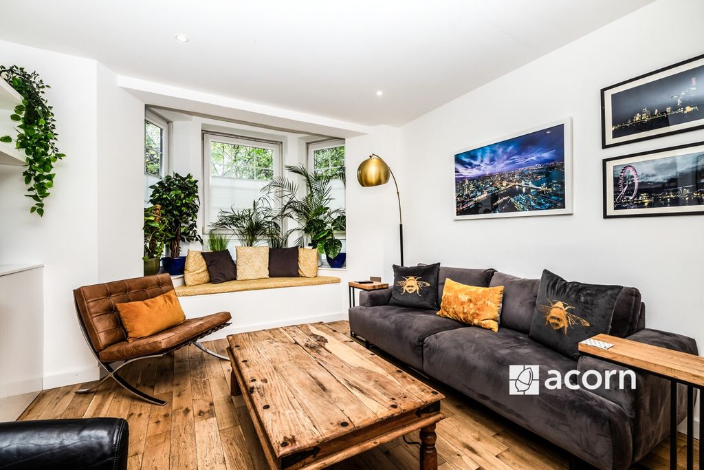 Property photo 1 of 11 Living Room (2)