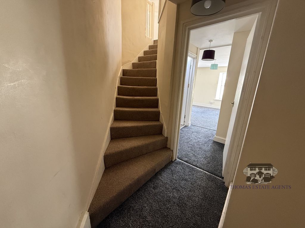 Property photo 2 of 8 Entrance Passage