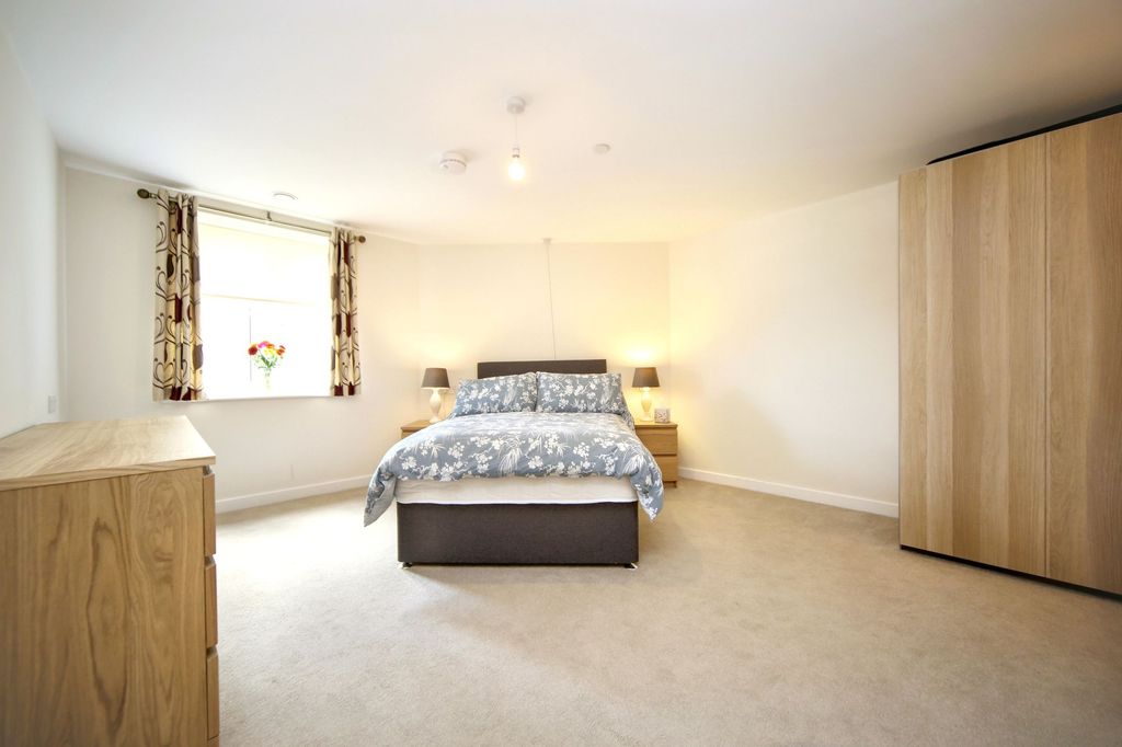 Property photo 3 of 24