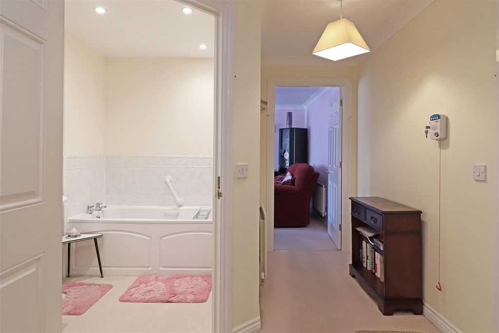 Property photo 2 of 14