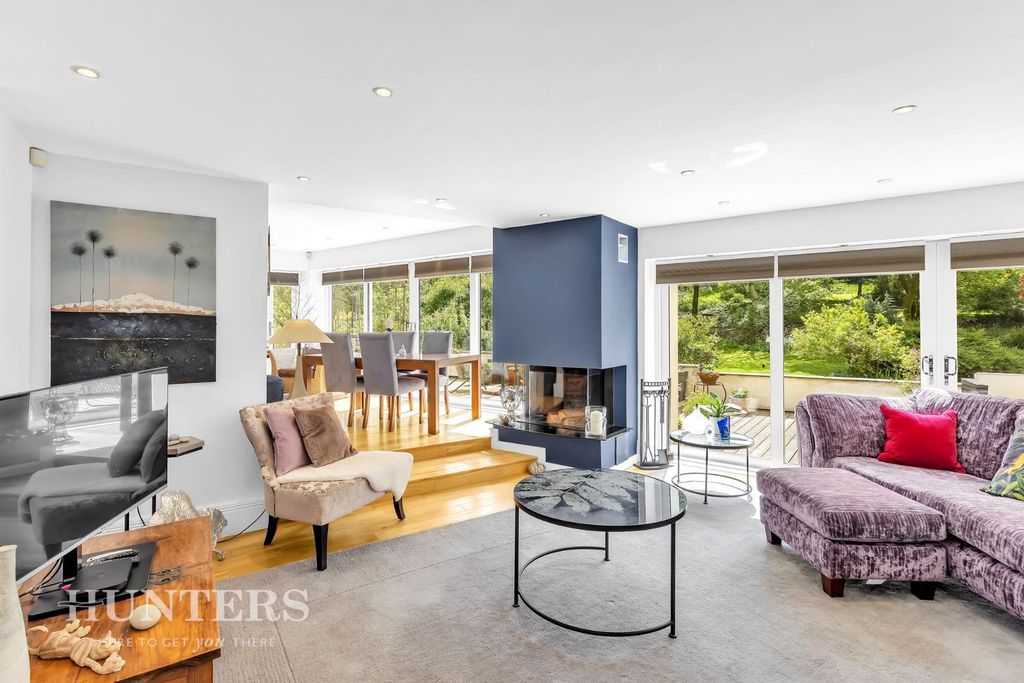 Property photo 3 of 49 Open Plan