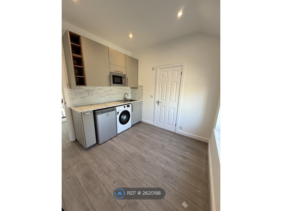 Property photo 1 of 7 Studio Kitchen