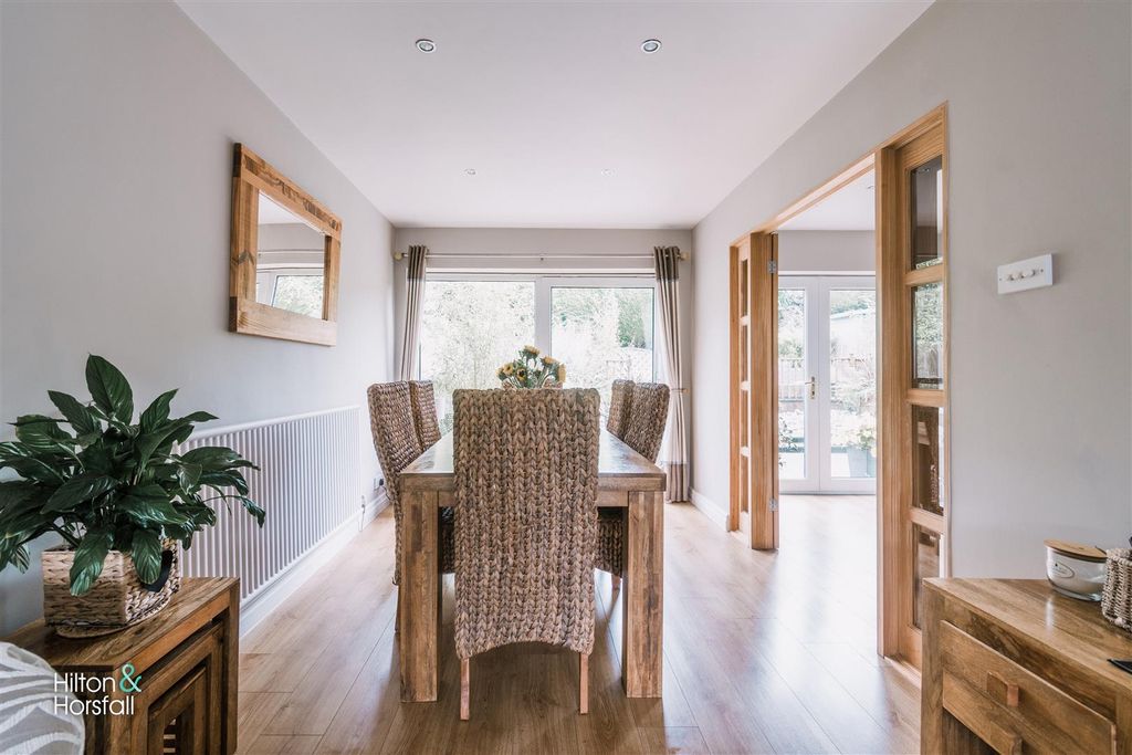 Property photo 3 of 27 Townfield Avenue