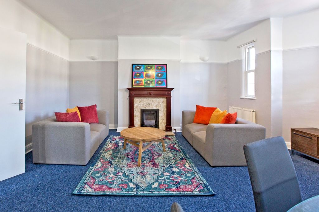 Property photo 2 of 9 1 Ashbourne-8845