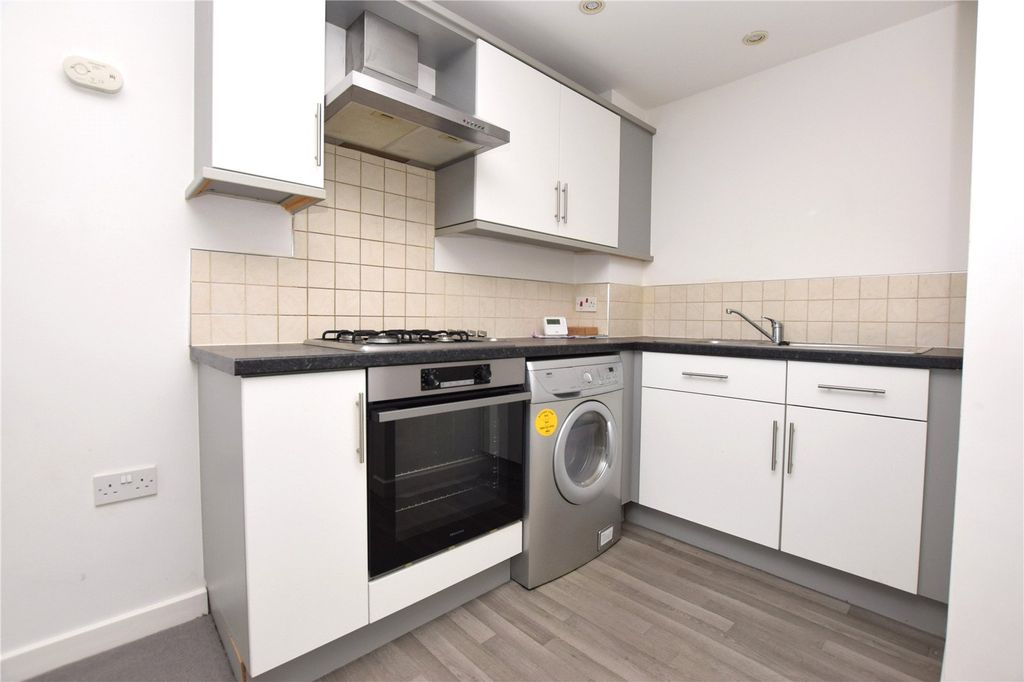 Property photo 2 of 11 Picture No. 31