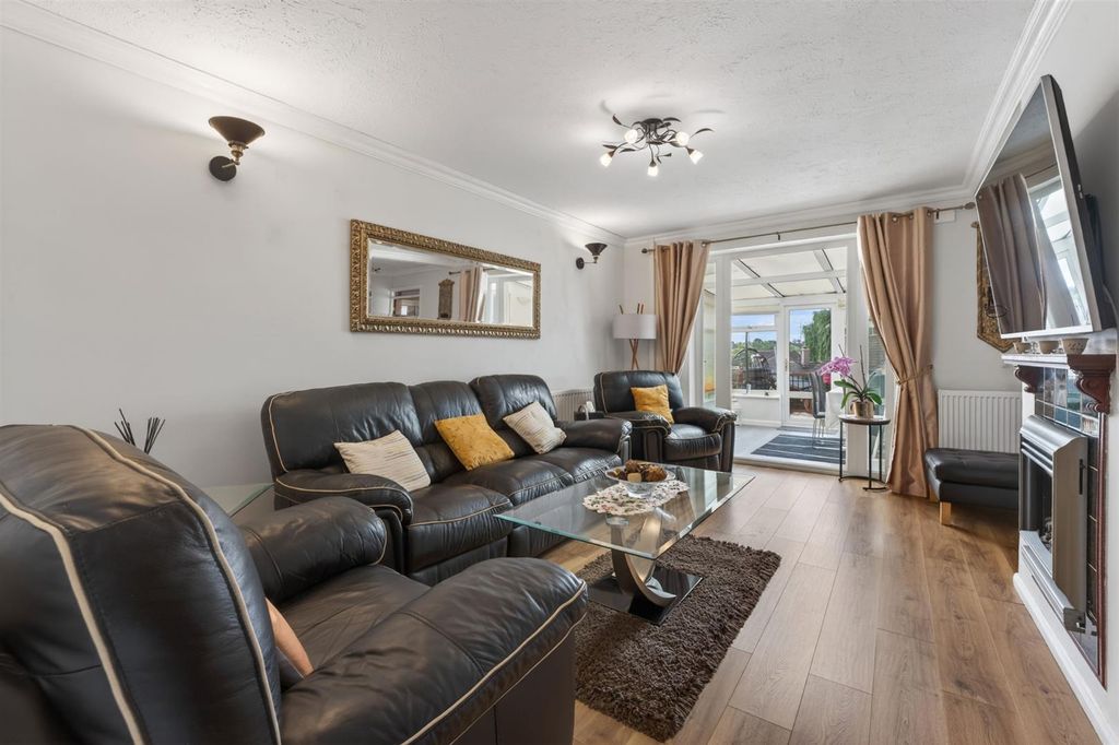 Property photo 2 of 15 4Brackenhillcloseweb_15.Jpg