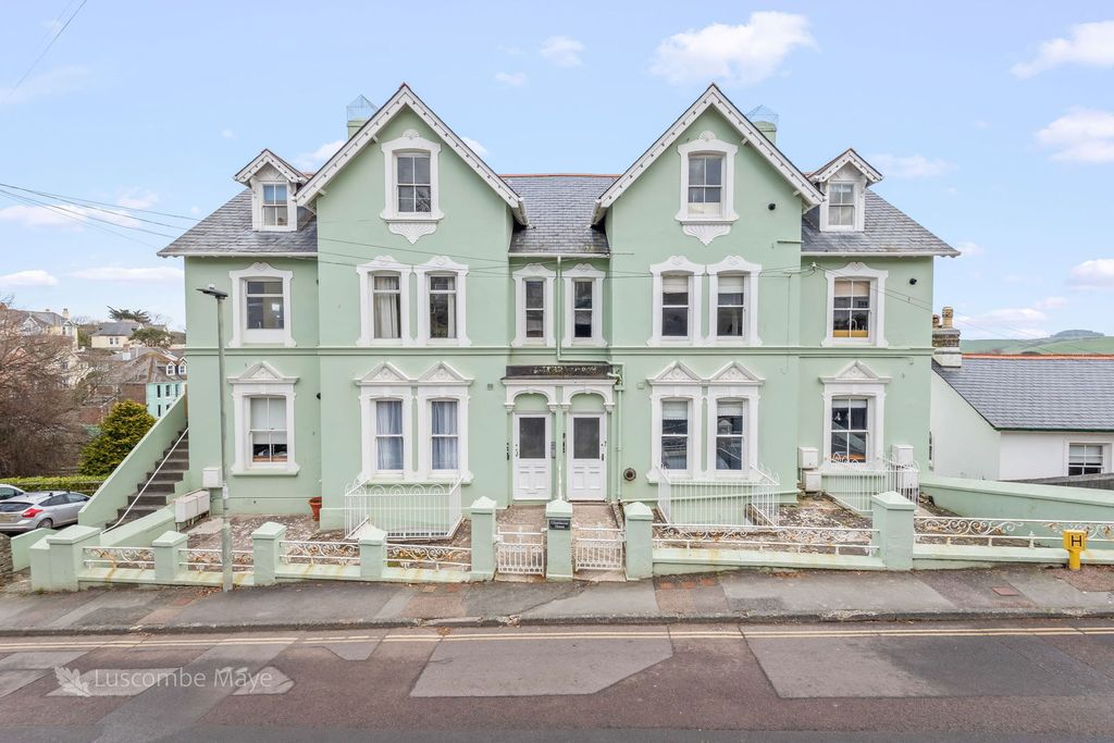 Property photo 3 of 17