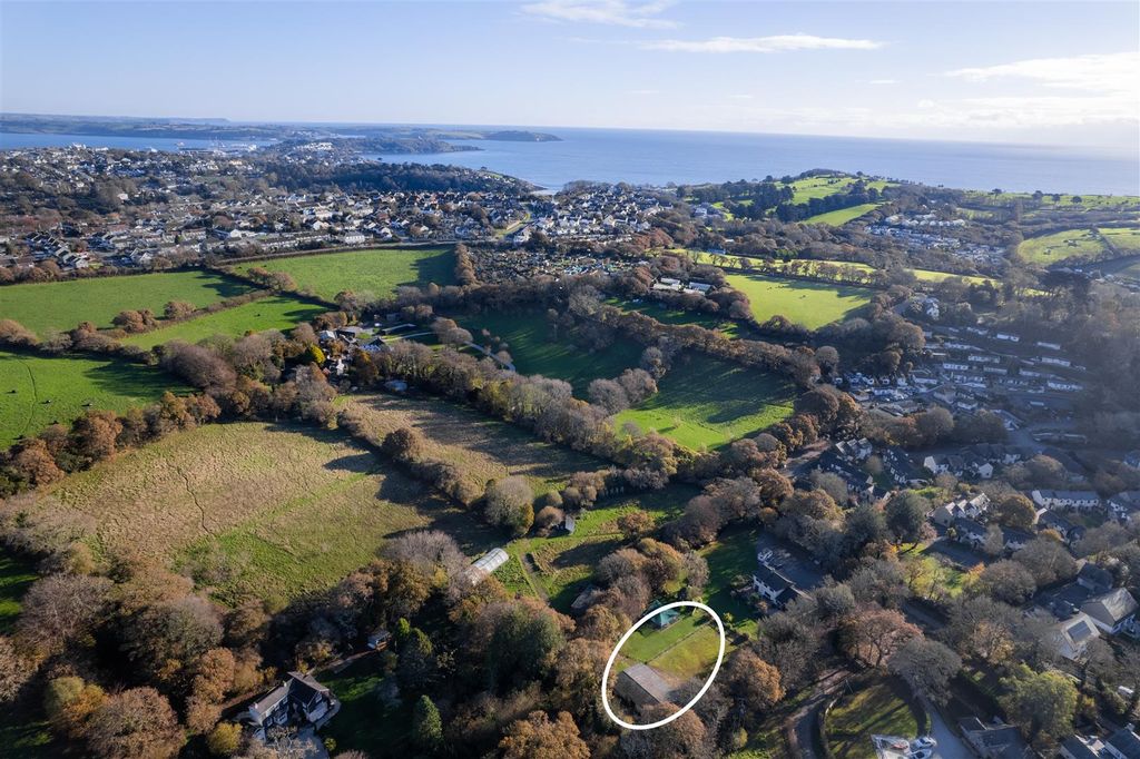 Property photo 2 of 11