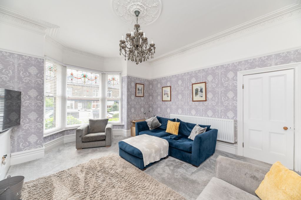 Property photo 2 of 42 Lounge