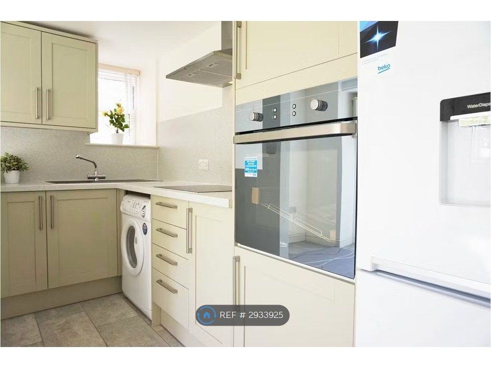 Property photo 3 of 7 Kitchen