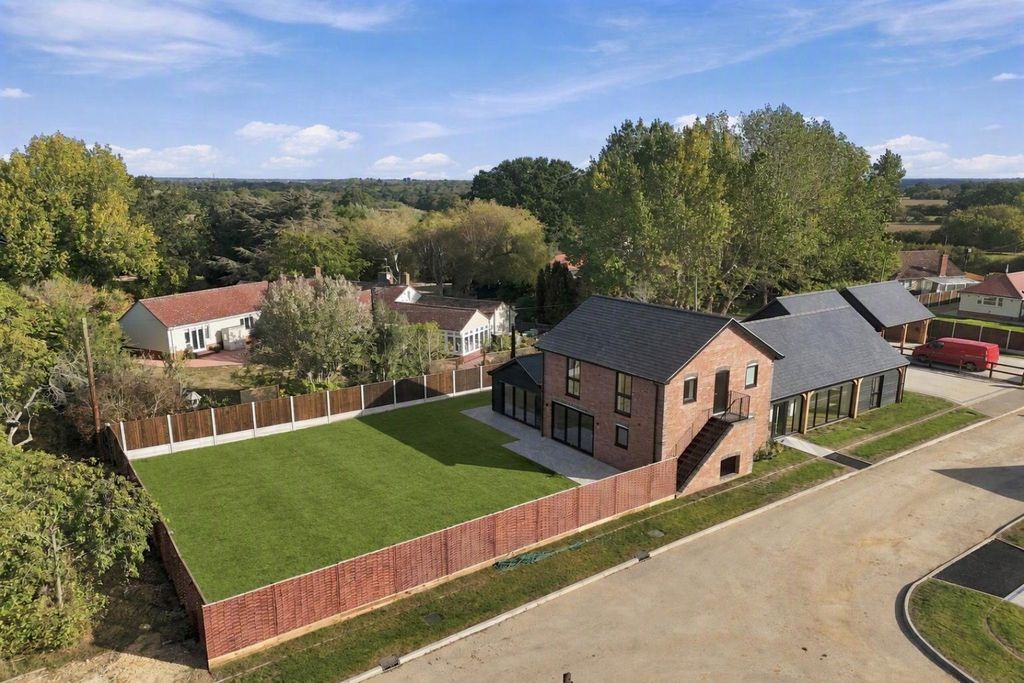 Property photo 2 of 14 Heron House