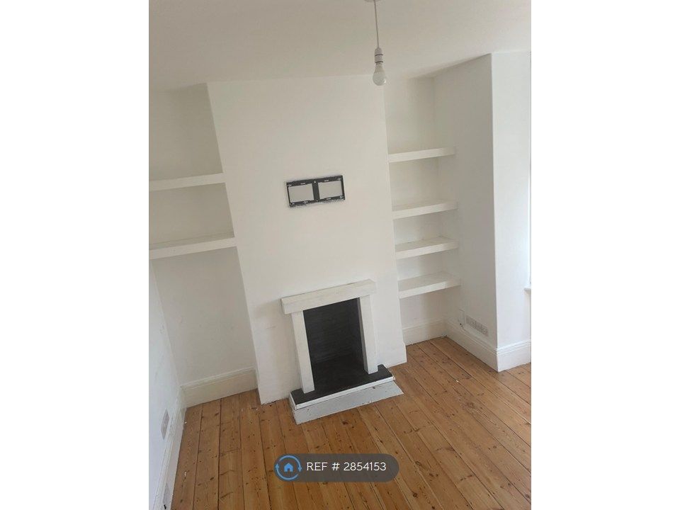 Property photo 3 of 25 Front Room