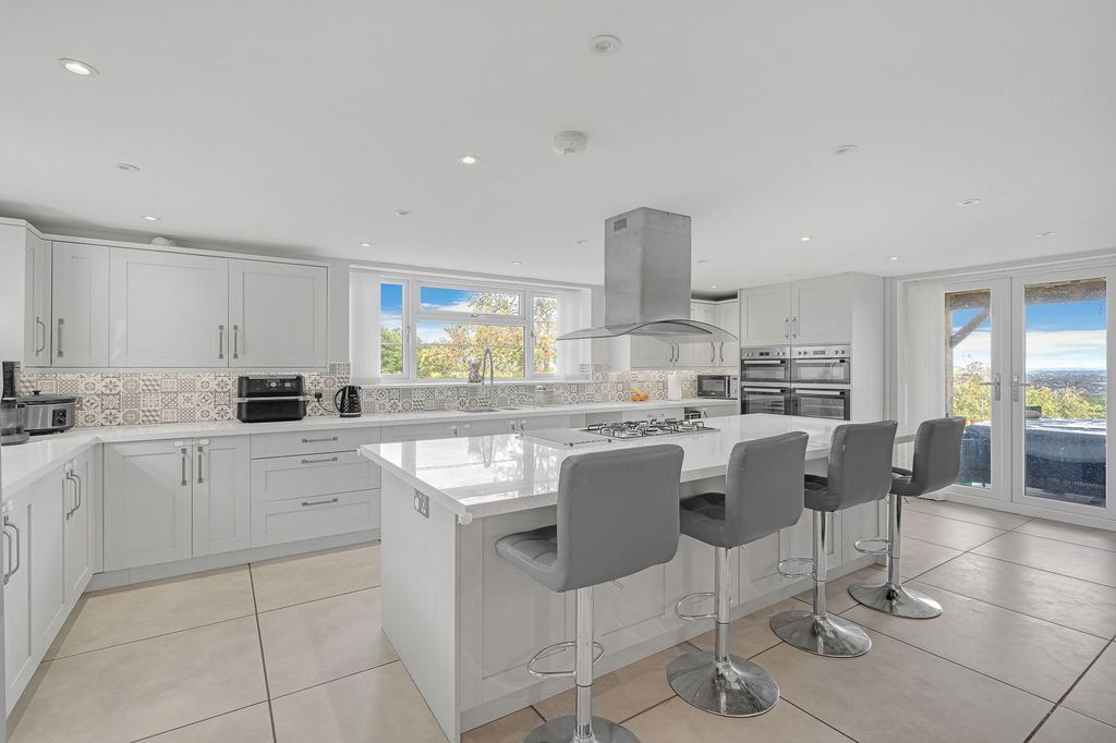 Property photo 3 of 29