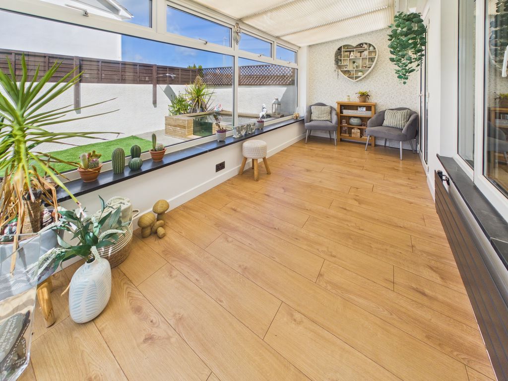 Property photo 2 of 16 Conservatory