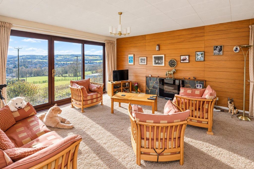 Property photo 3 of 17 Lounge/Dining Room