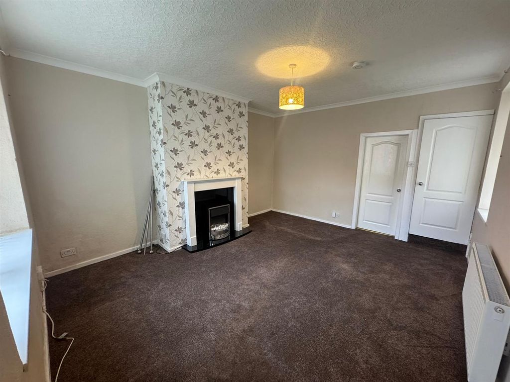 Property photo 2 of 18 Lounge